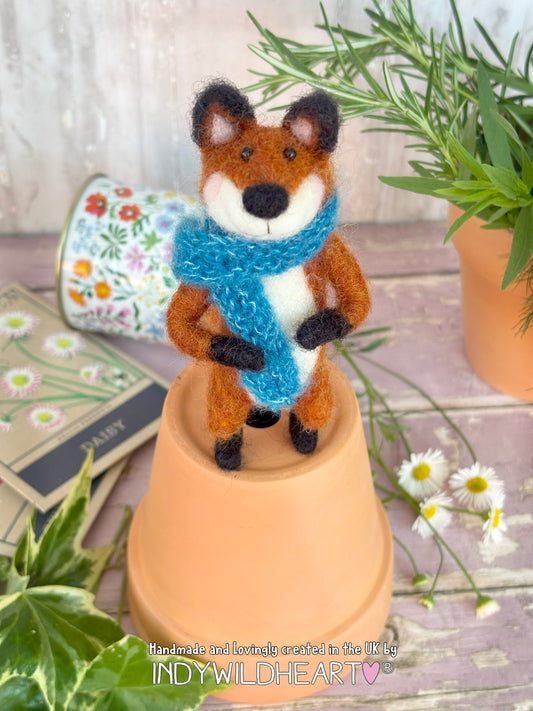 Needle Felted Miniature Fox Collectable - Needle Felt Fox Sculpture - Handmade Gift - Fibre Art - Fox Lovers Gift