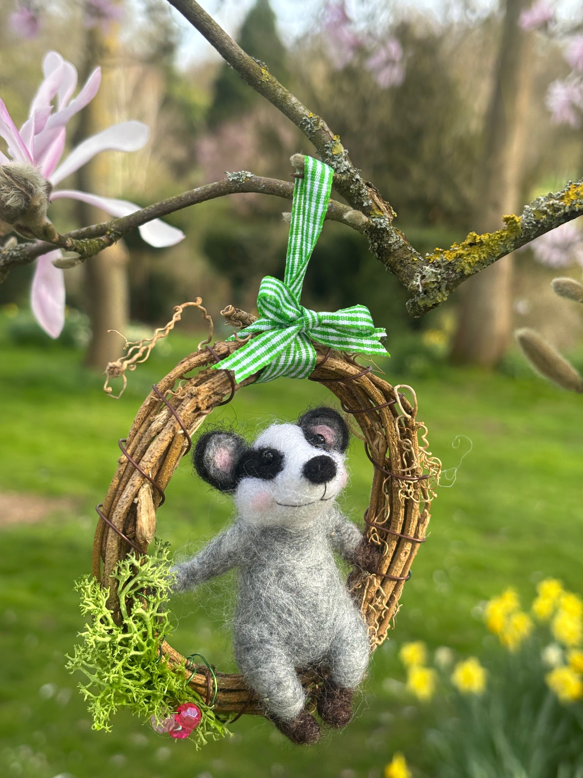 Needle Felt Badger Miniature Wreath - Spring Decoration - Badger