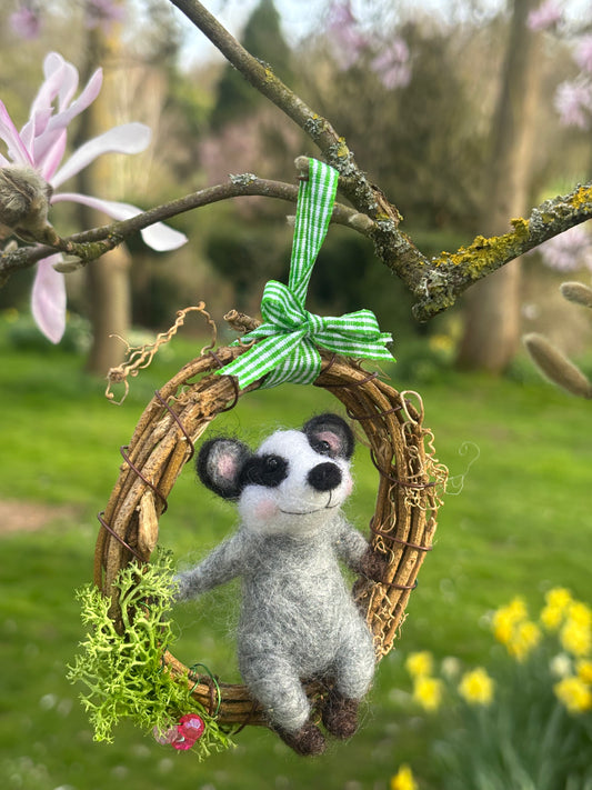Needle Felt Badger Miniature Wreath - Spring Decoration - Badger