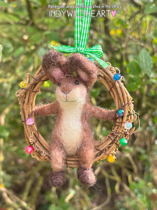 Needle_Felted_Rabbit_in_Miniature_Wreath_Easter_Decoration